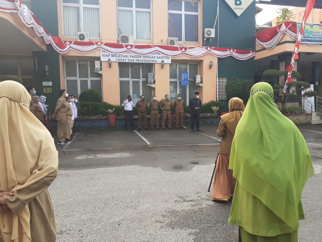 Gubernur Mahyeldi di hadapan karyawan RSMN